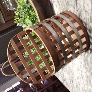 Wooden wall hanging baskets